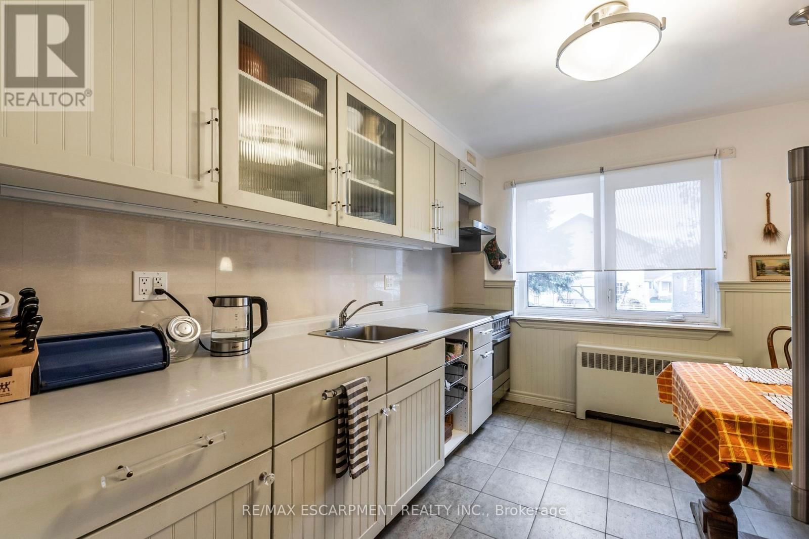13 MCMASTER AVENUE Image 16
