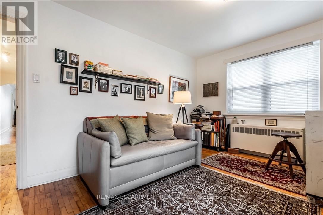 13 MCMASTER AVENUE Image 23