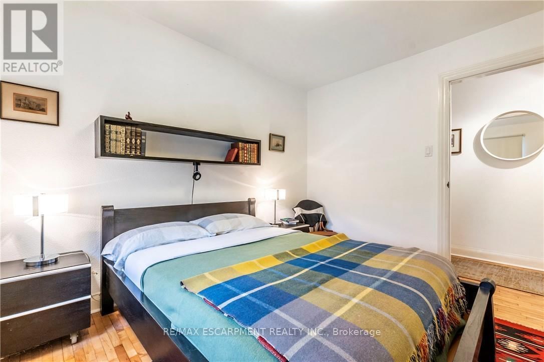 13 MCMASTER AVENUE Image 25