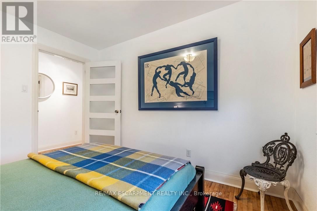 13 MCMASTER AVENUE Image 26