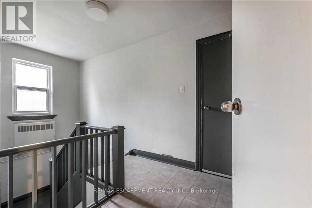 13 MCMASTER AVENUE Image 28