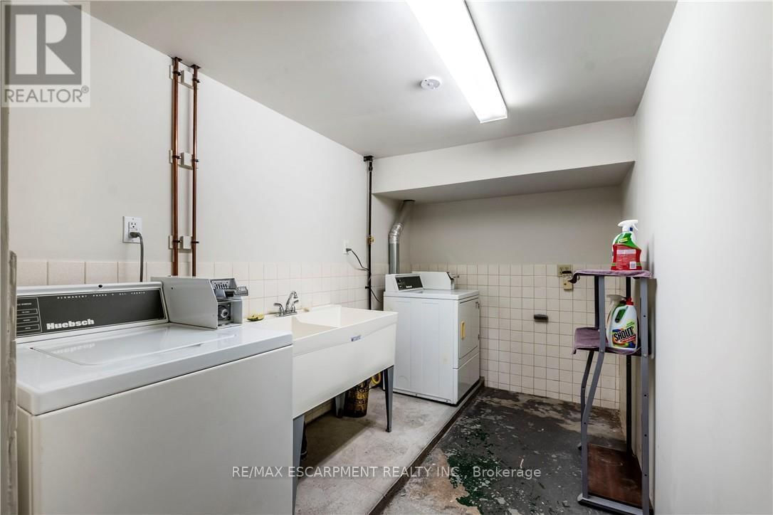 13 MCMASTER AVENUE Image 29
