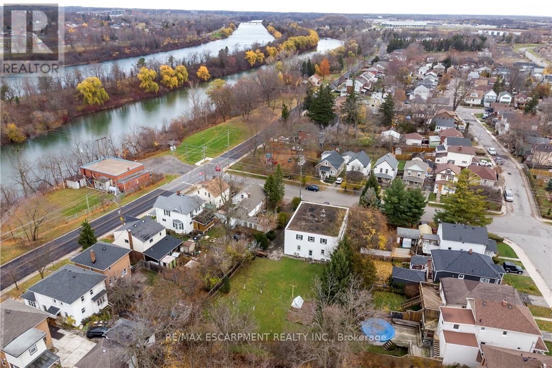 13 MCMASTER AVENUE Image 32
