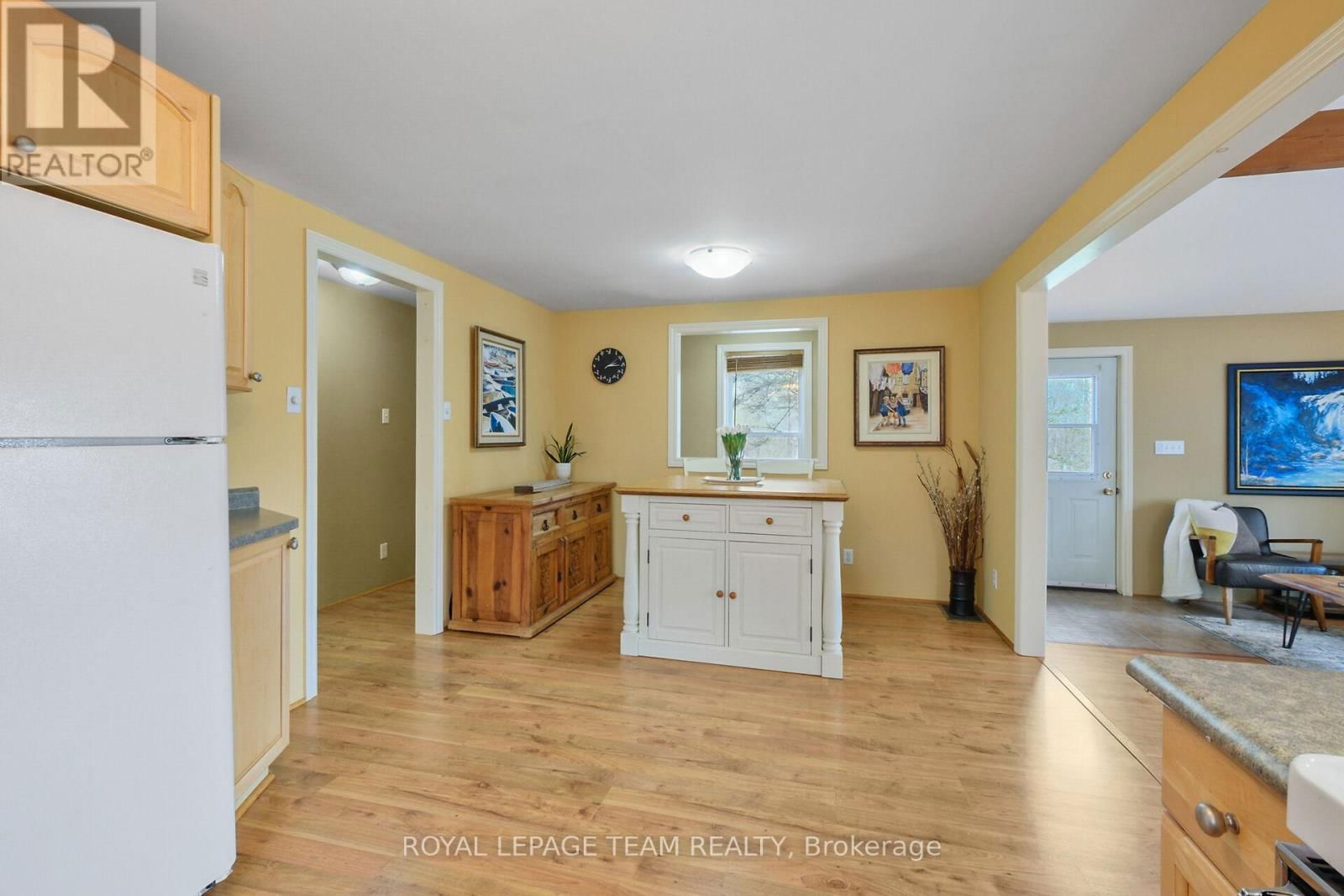 371 KENNEDY ROAD Image 11
