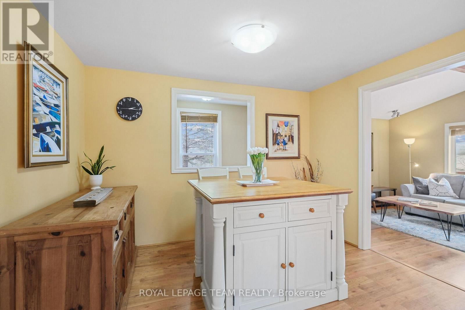 371 KENNEDY ROAD Image 12