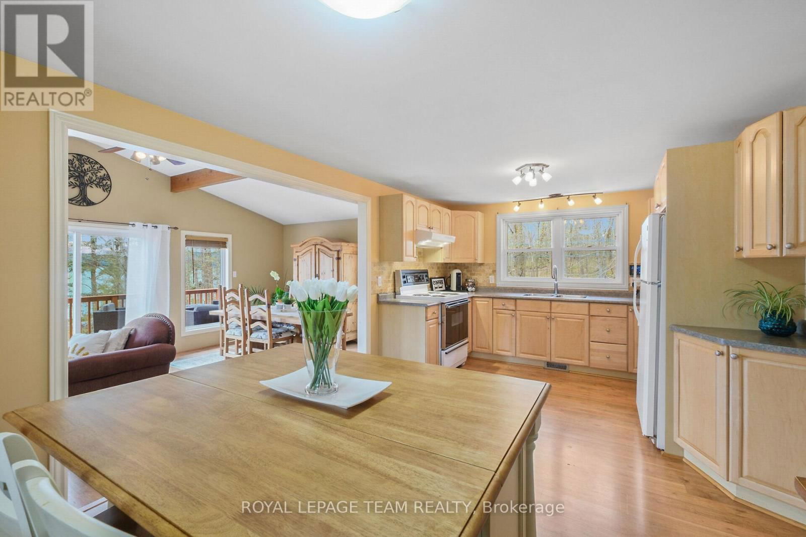 371 KENNEDY ROAD Image 13