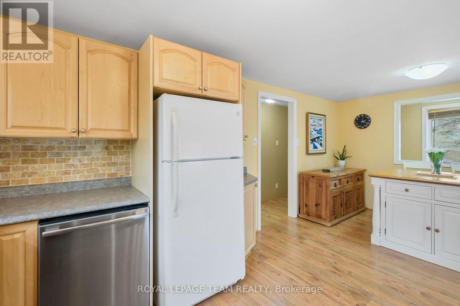 371 KENNEDY ROAD Image 15