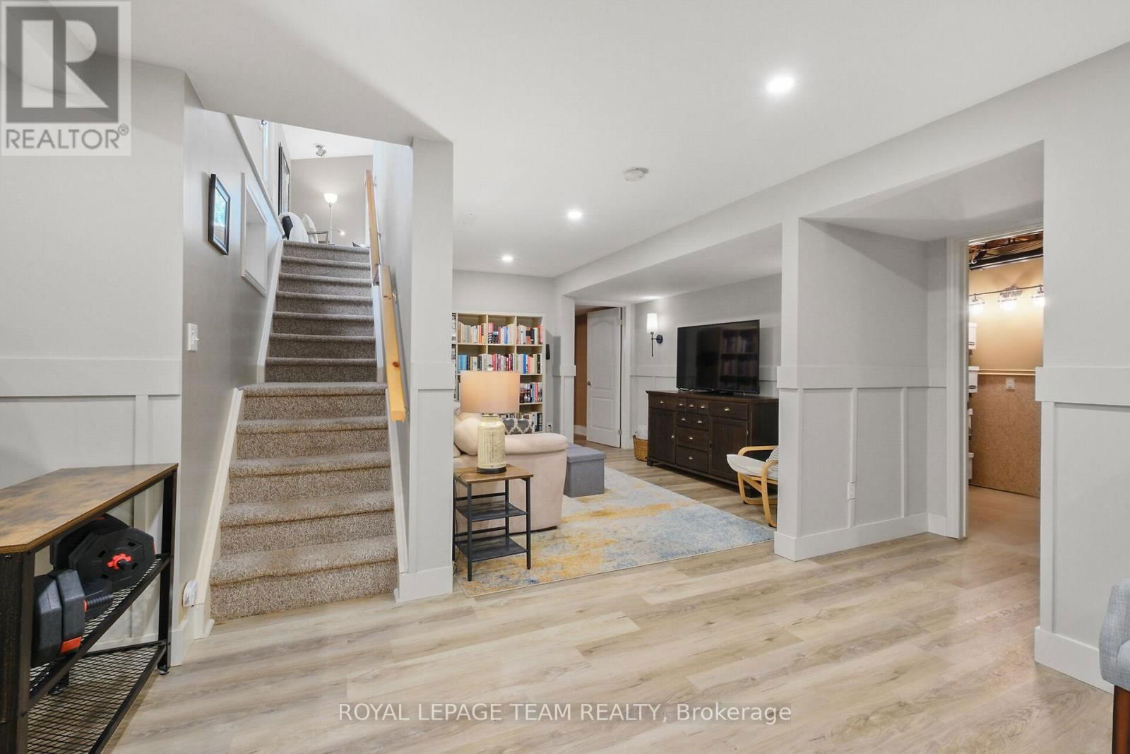 371 KENNEDY ROAD Image 23