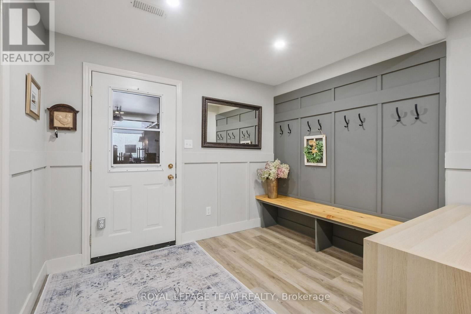 371 KENNEDY ROAD Image 24