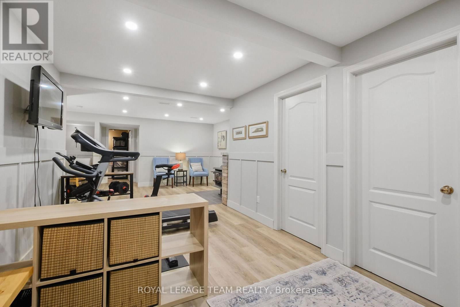 371 KENNEDY ROAD Image 25