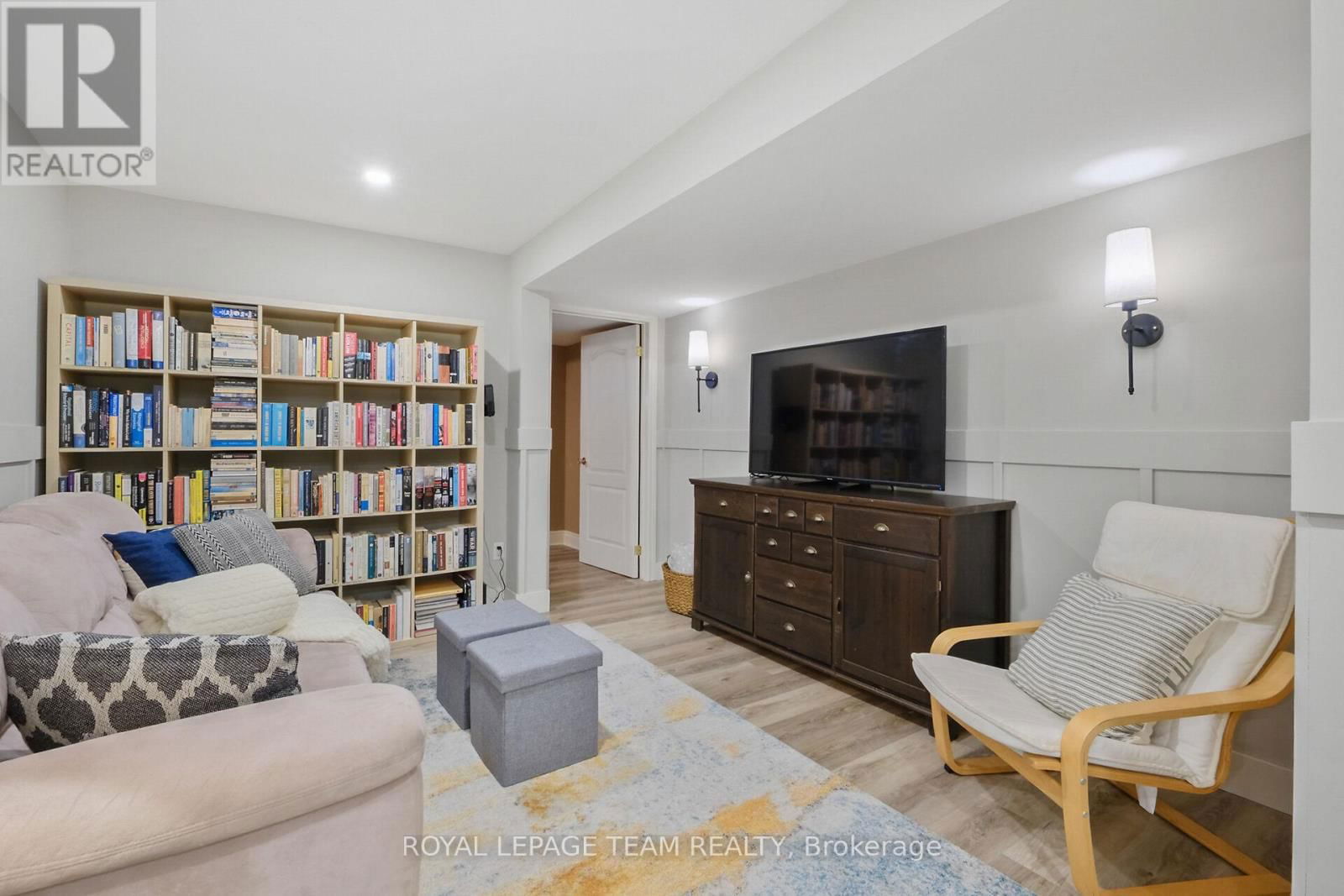 371 KENNEDY ROAD Image 27