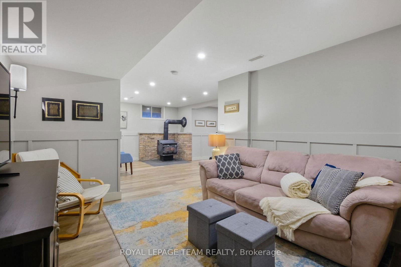 371 KENNEDY ROAD Image 28