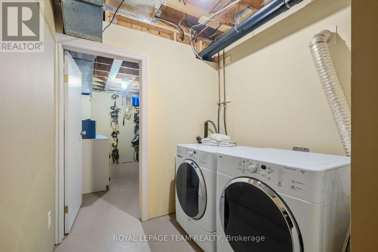 371 KENNEDY ROAD Image 31