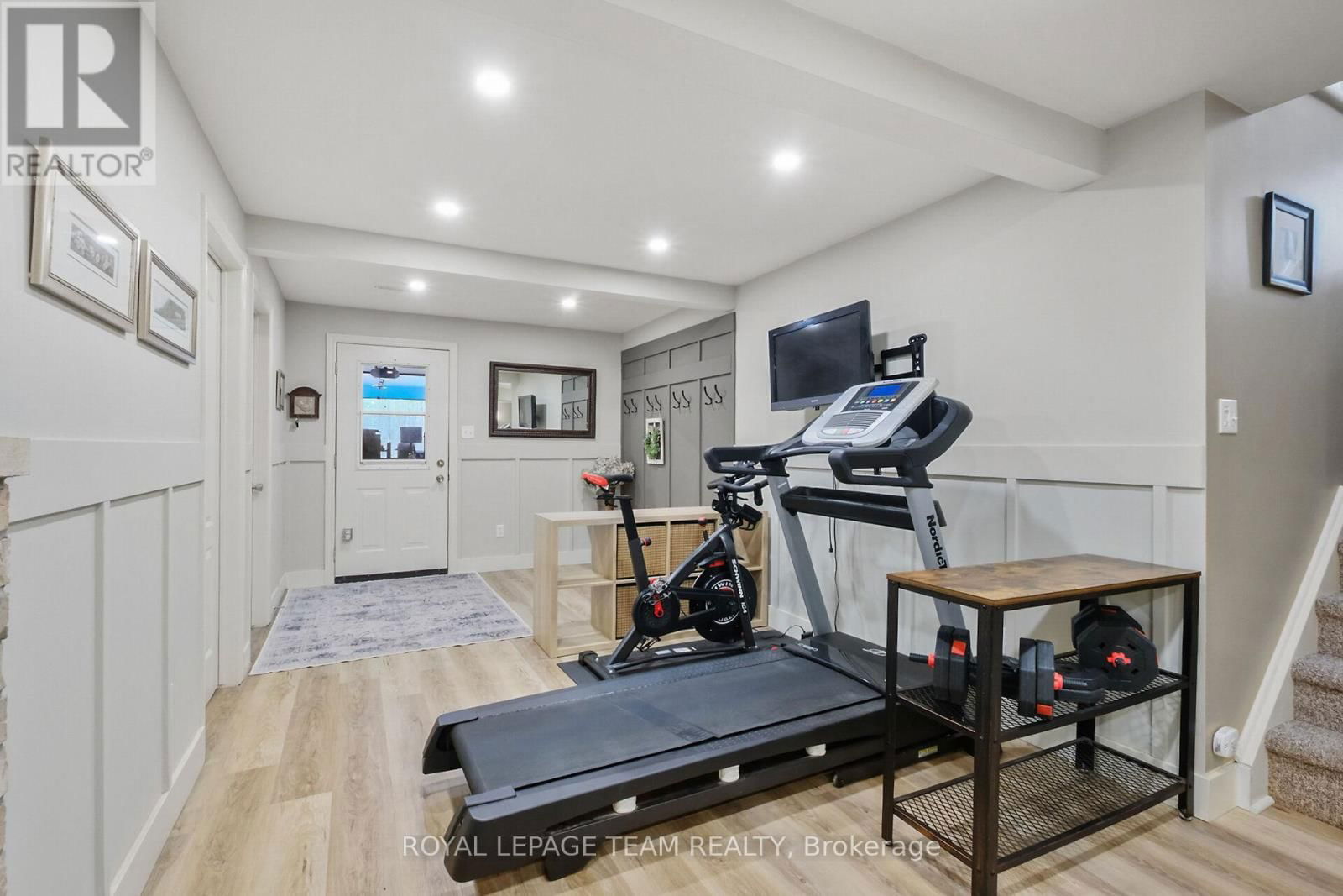 371 KENNEDY ROAD Image 34