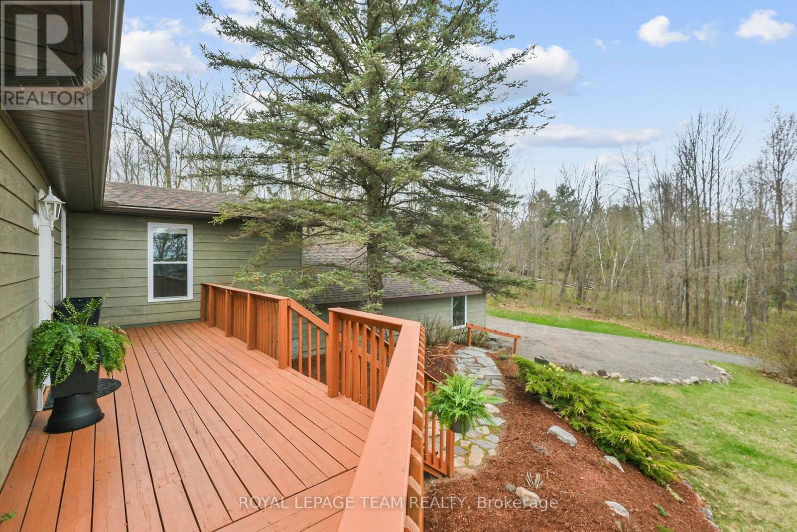 371 KENNEDY ROAD Image 35