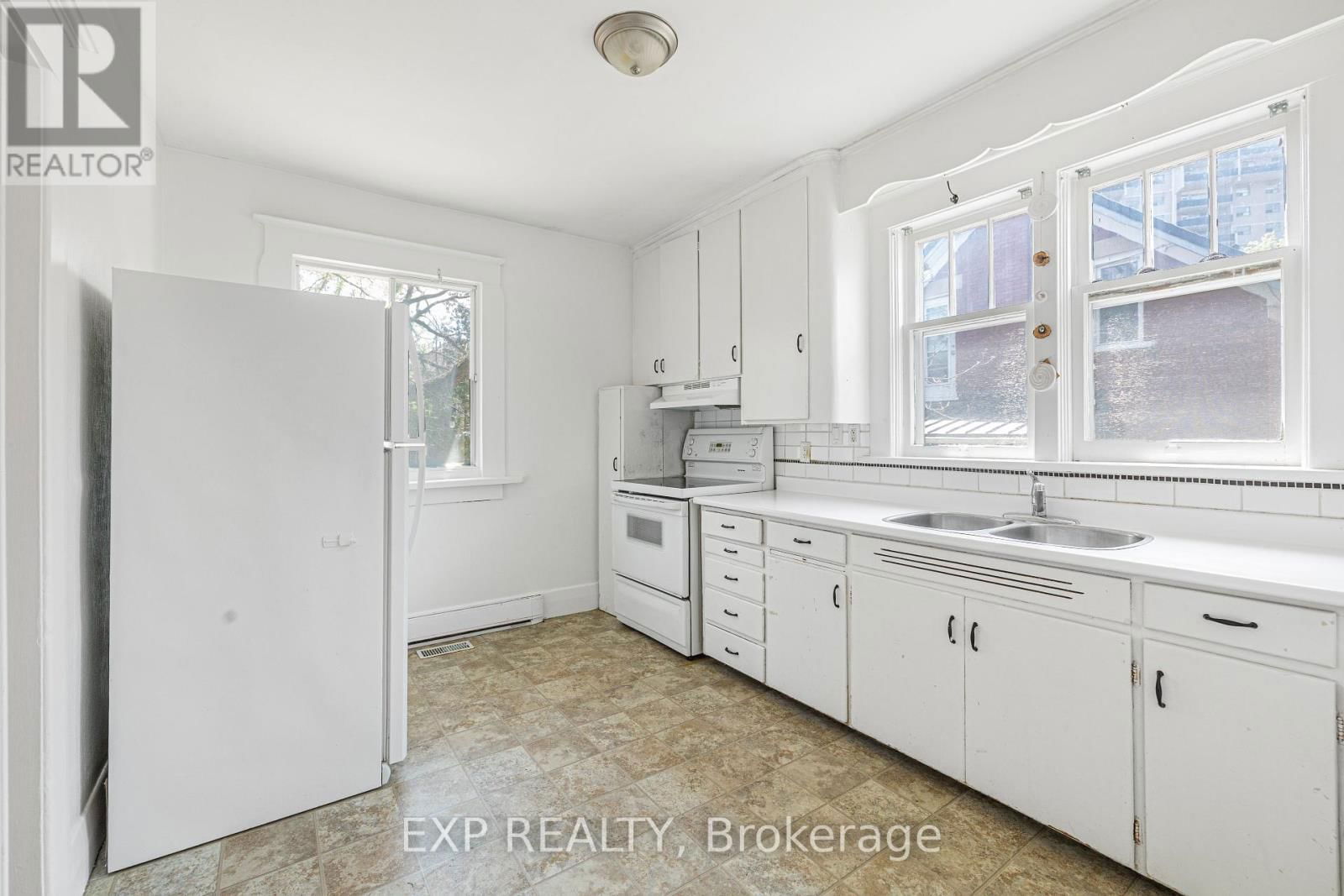349 LUELLA STREET Image 10