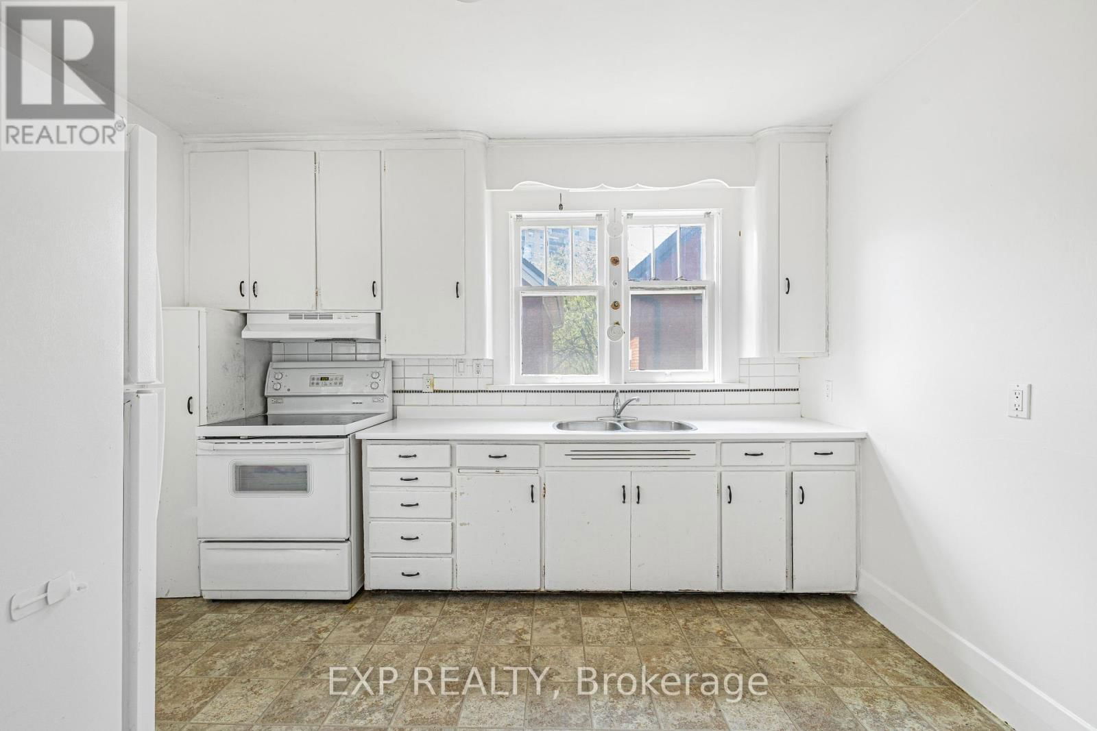 349 LUELLA STREET Image 9