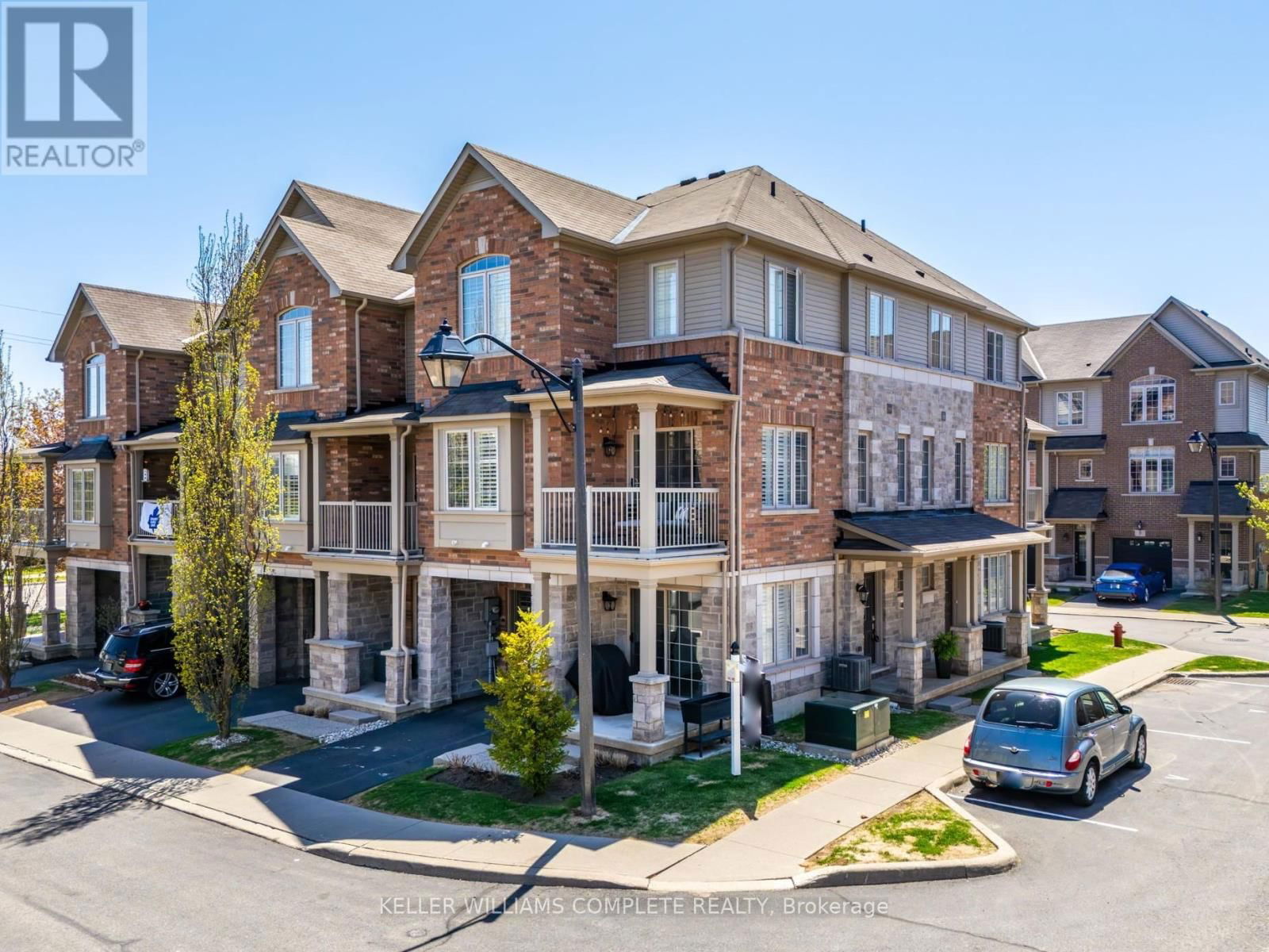 40 - 257 PARKSIDE DRIVE Image 2