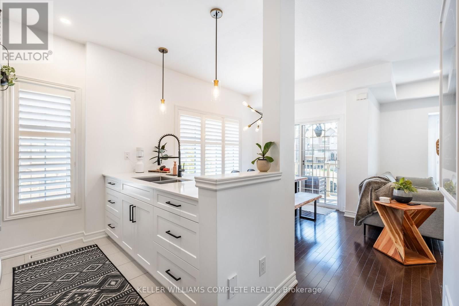 40 - 257 PARKSIDE DRIVE Image 7