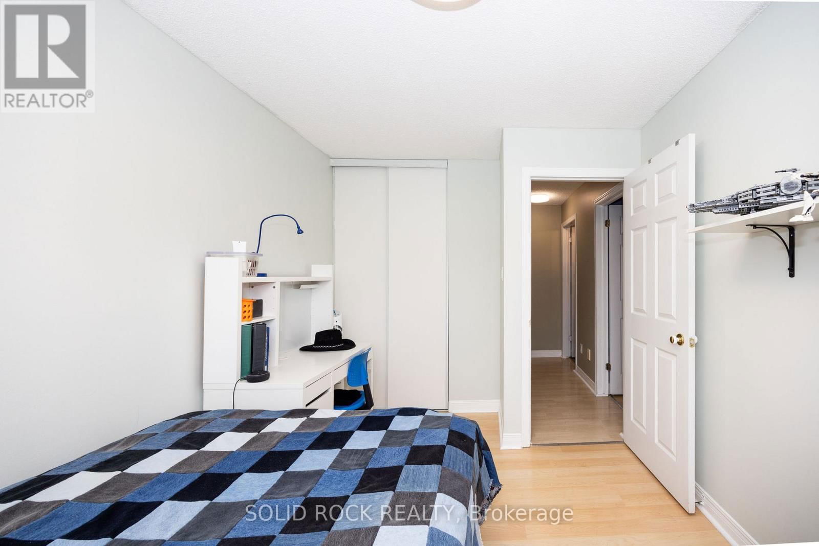 37 GRENADIER WAY Image 12