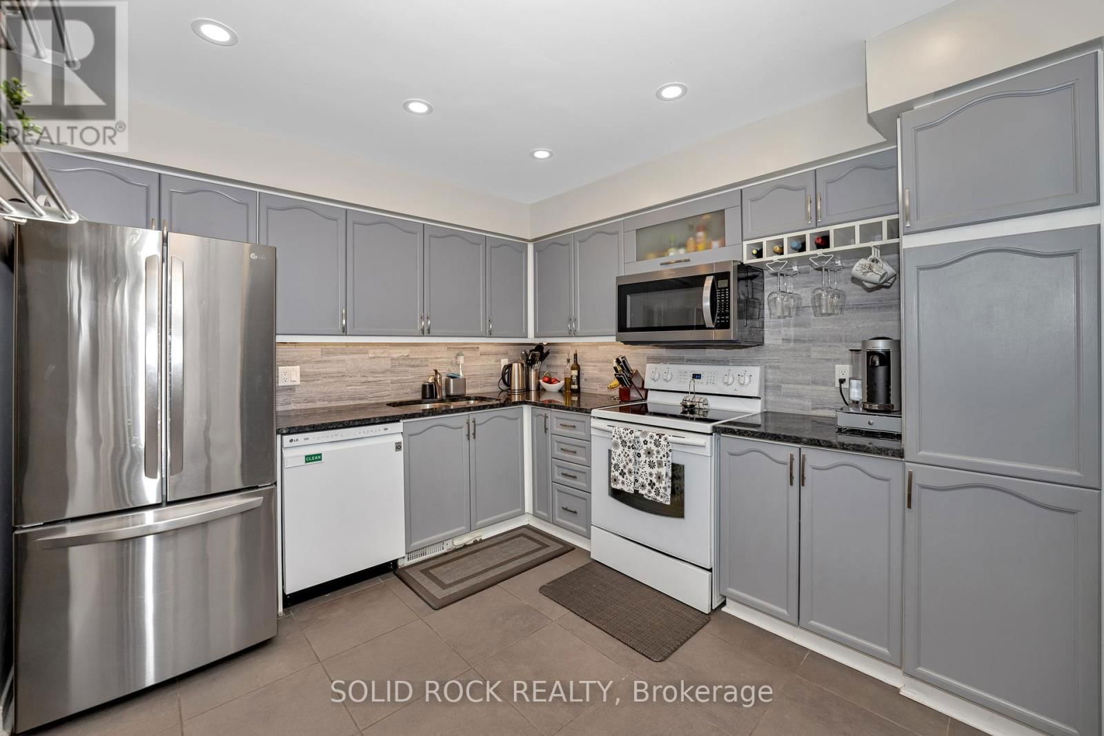 37 GRENADIER WAY Image 14
