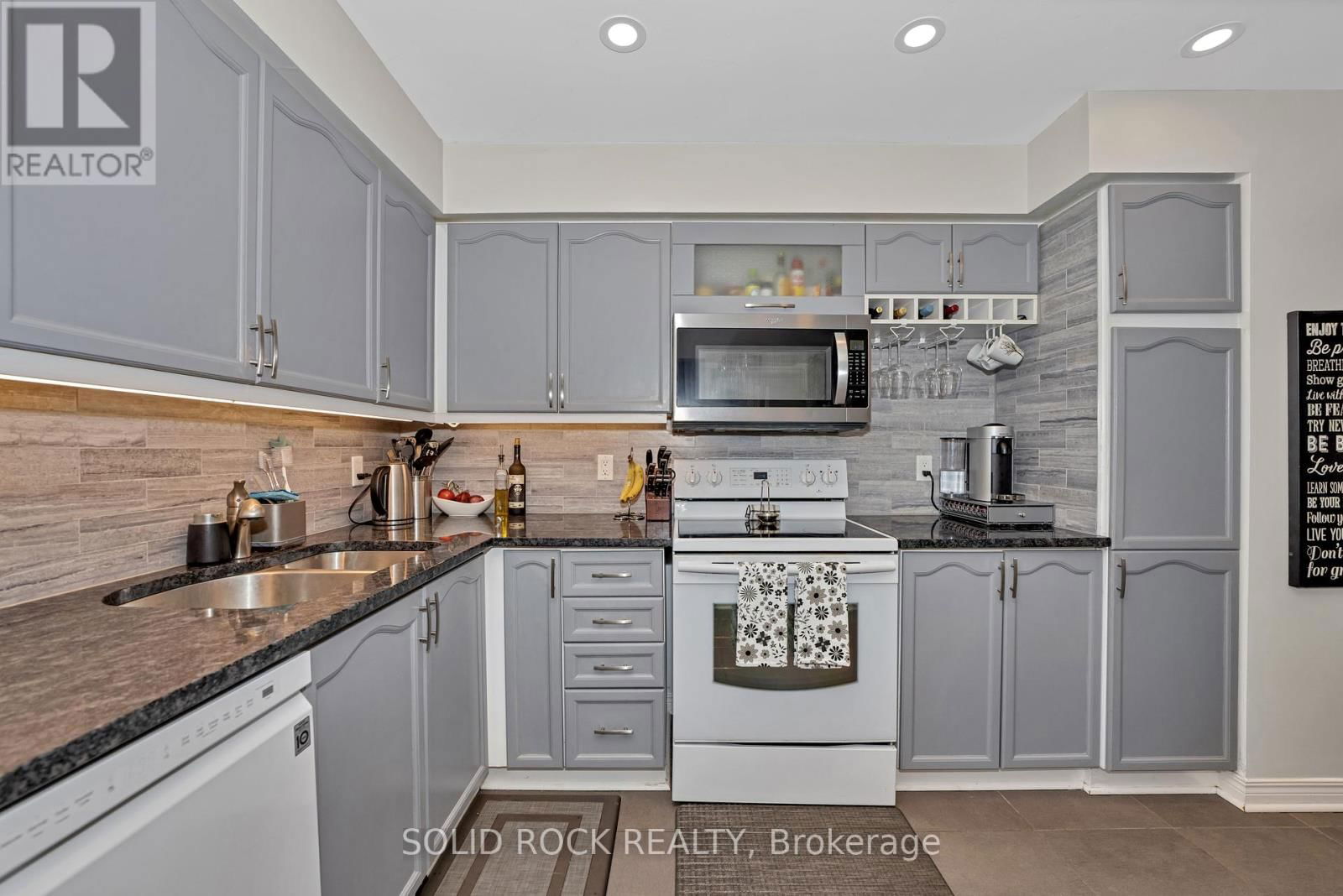 37 GRENADIER WAY Image 15