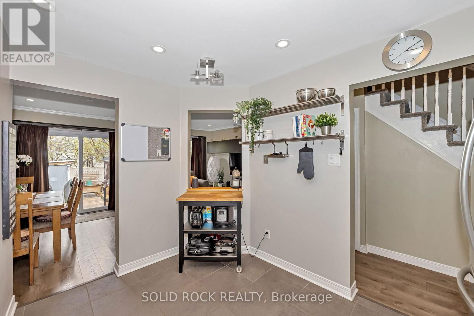 37 GRENADIER WAY Image 17