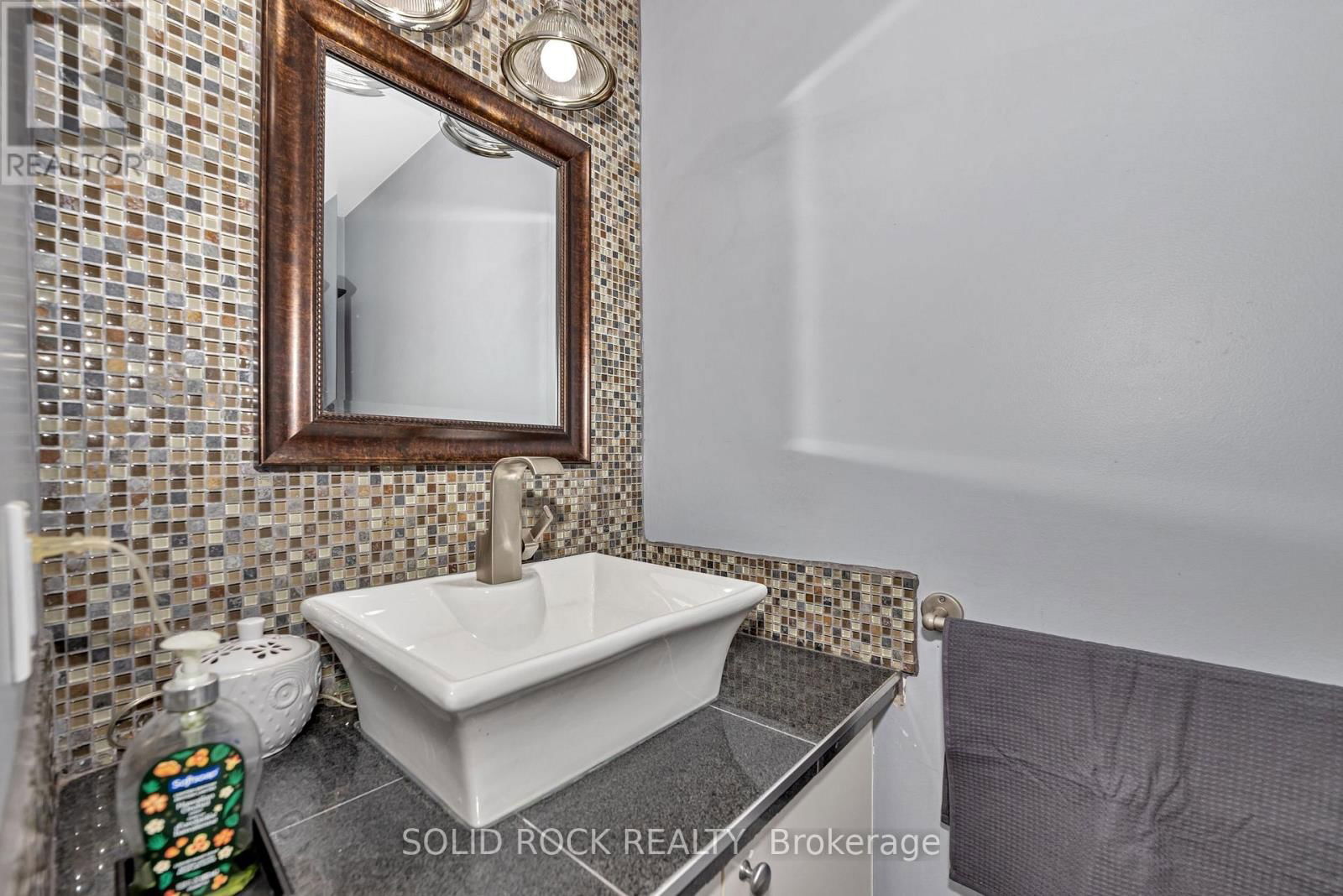37 GRENADIER WAY Image 18