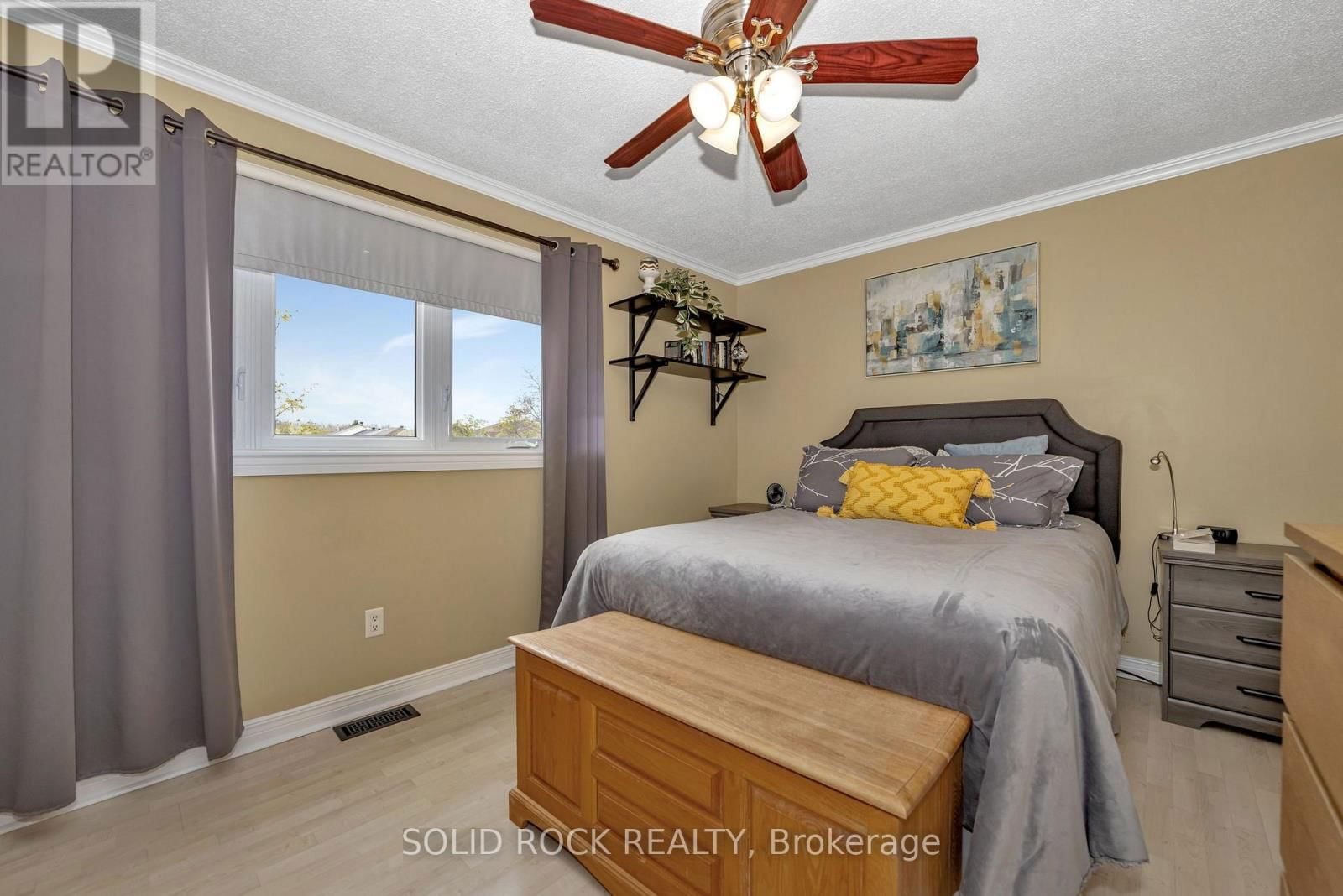 37 GRENADIER WAY Image 19