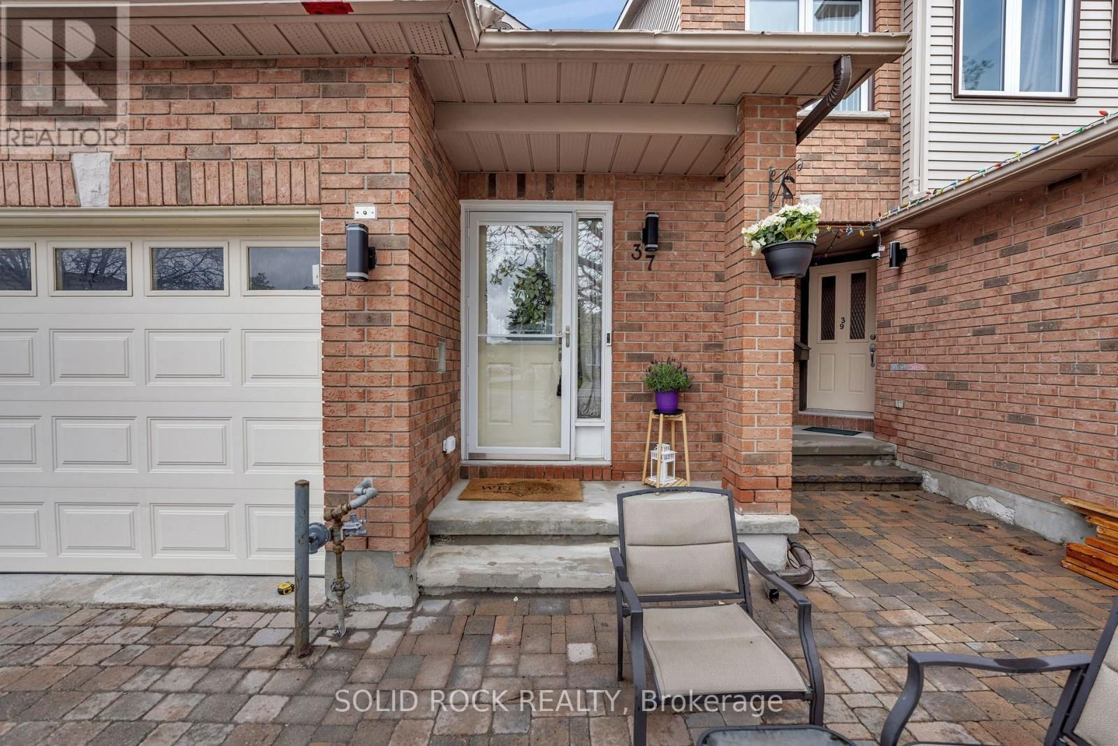 37 GRENADIER WAY Image 2