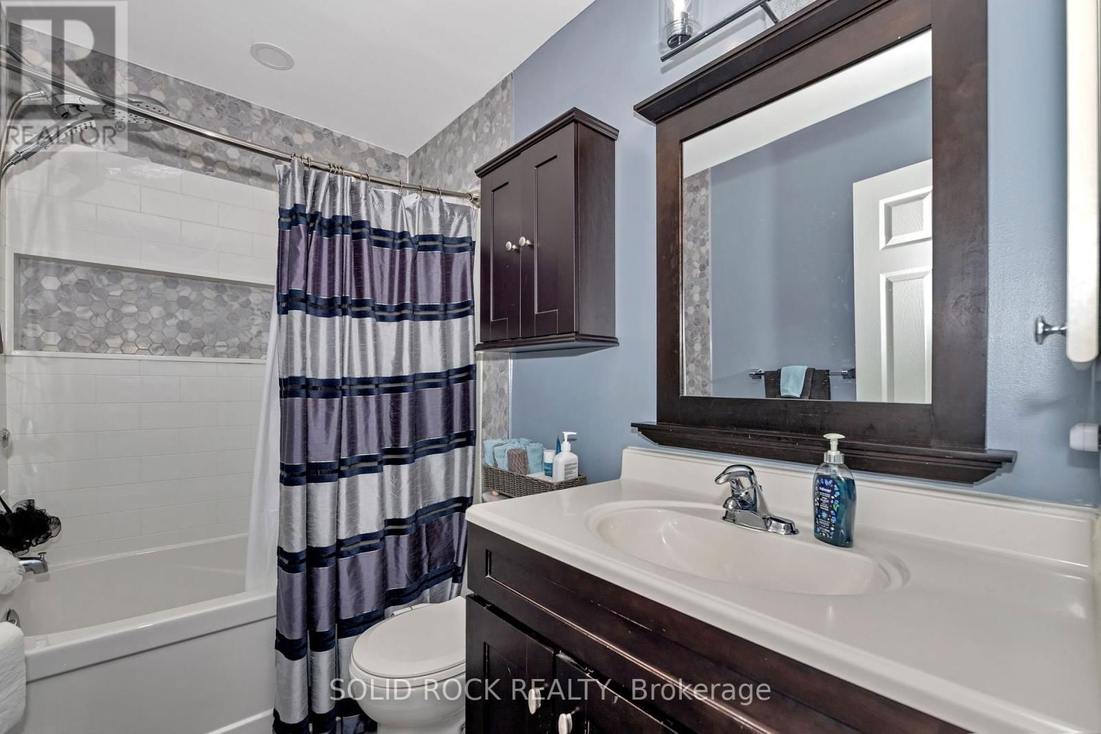 37 GRENADIER WAY Image 21