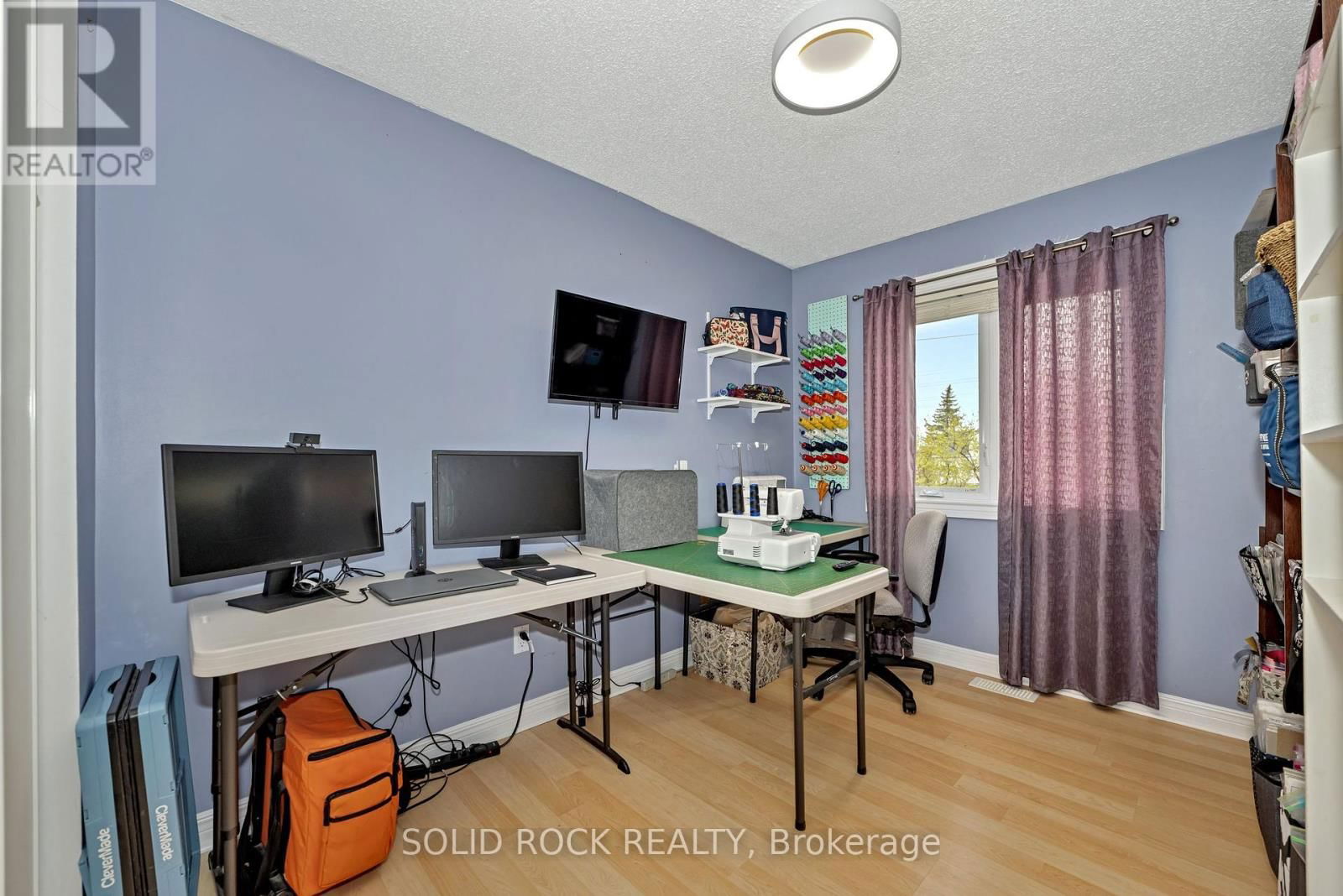 37 GRENADIER WAY Image 22