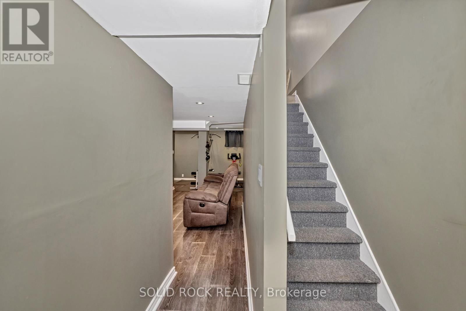 37 GRENADIER WAY Image 24
