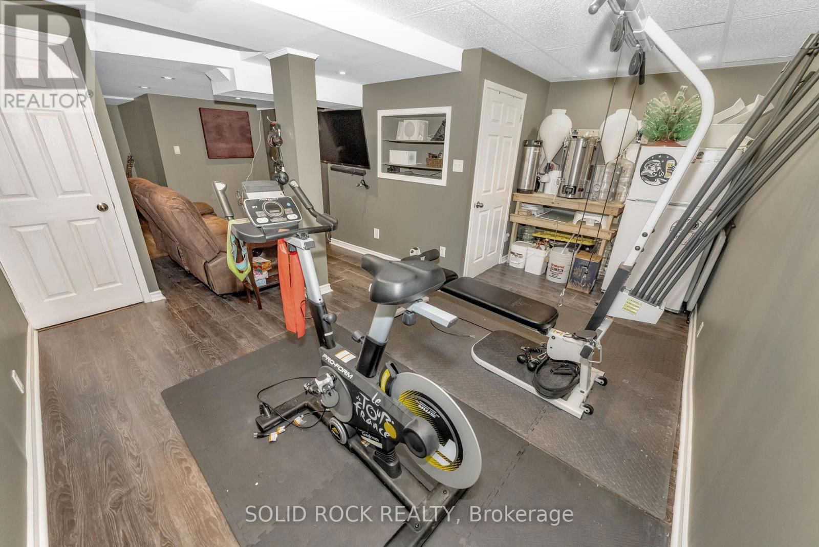 37 GRENADIER WAY Image 26