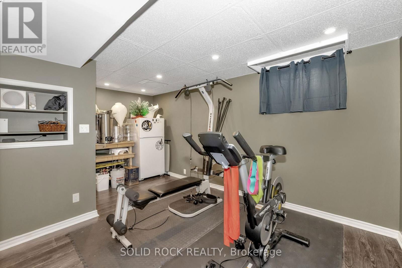 37 GRENADIER WAY Image 27