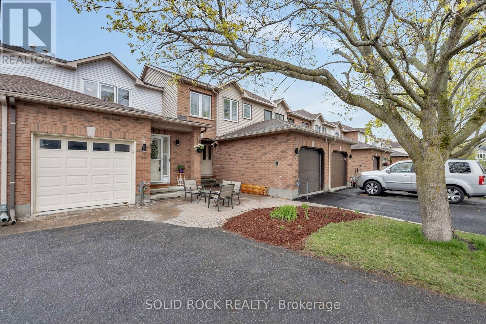 37 GRENADIER WAY Image 3