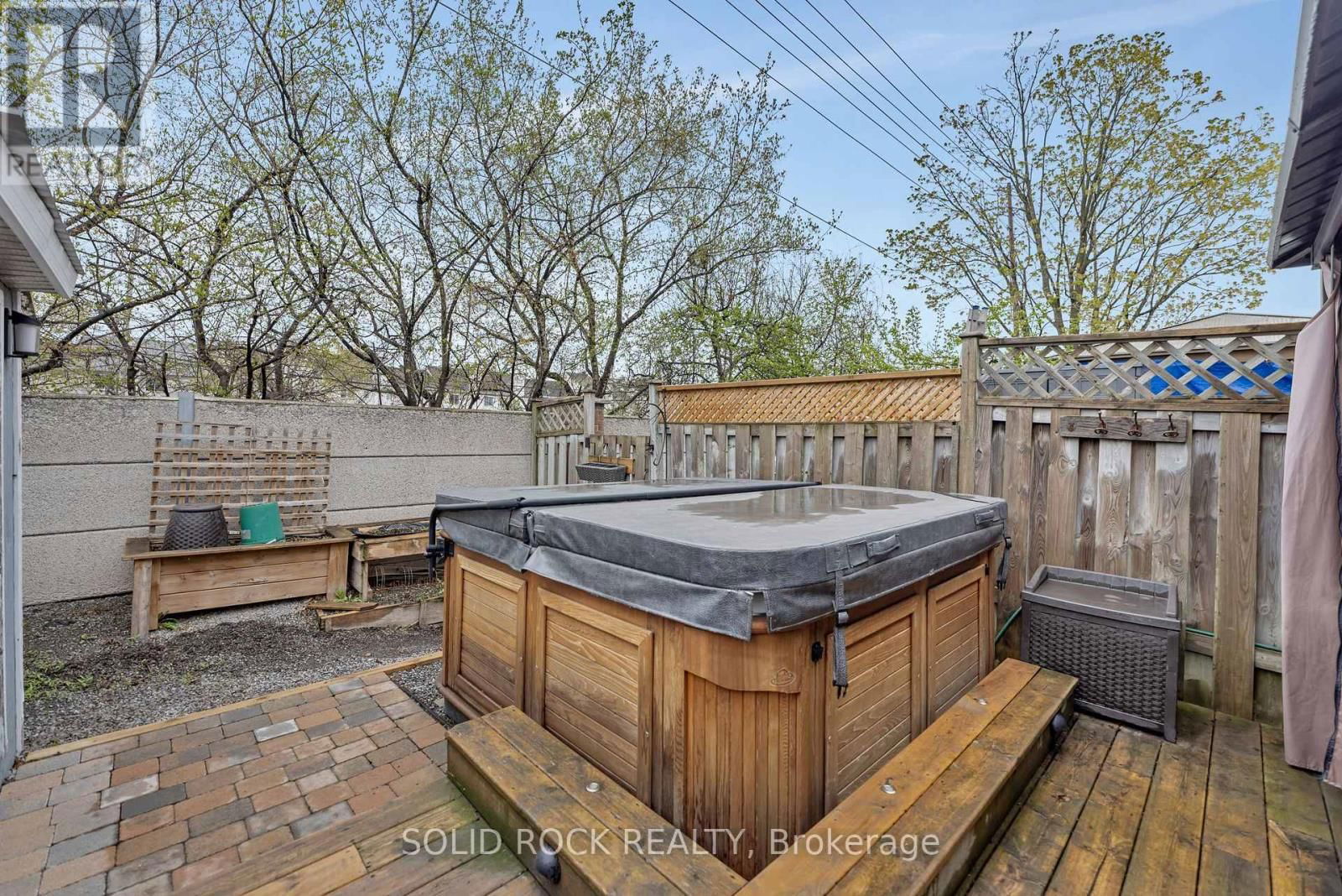 37 GRENADIER WAY Image 31