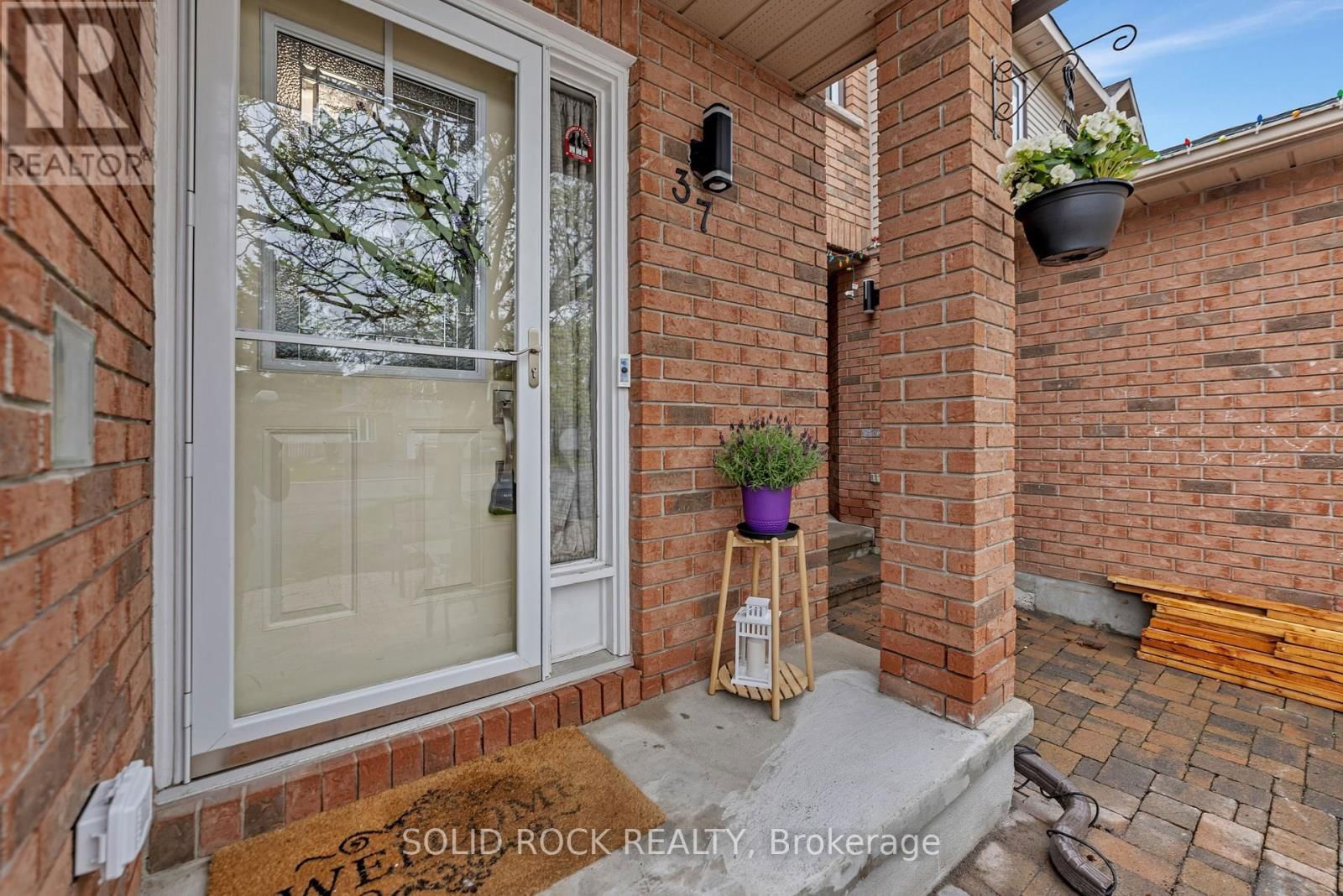 37 GRENADIER WAY Image 5