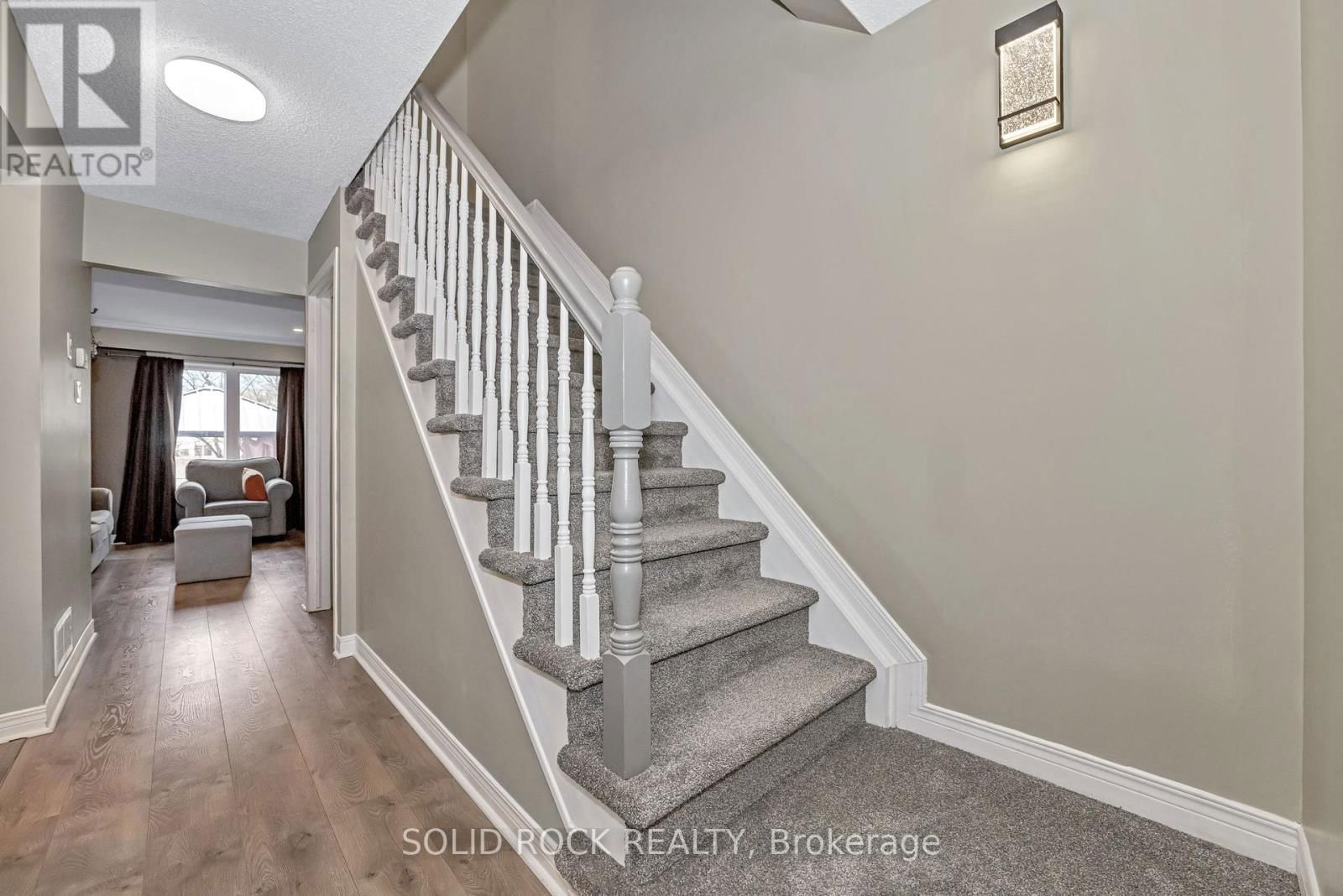 37 GRENADIER WAY Image 6