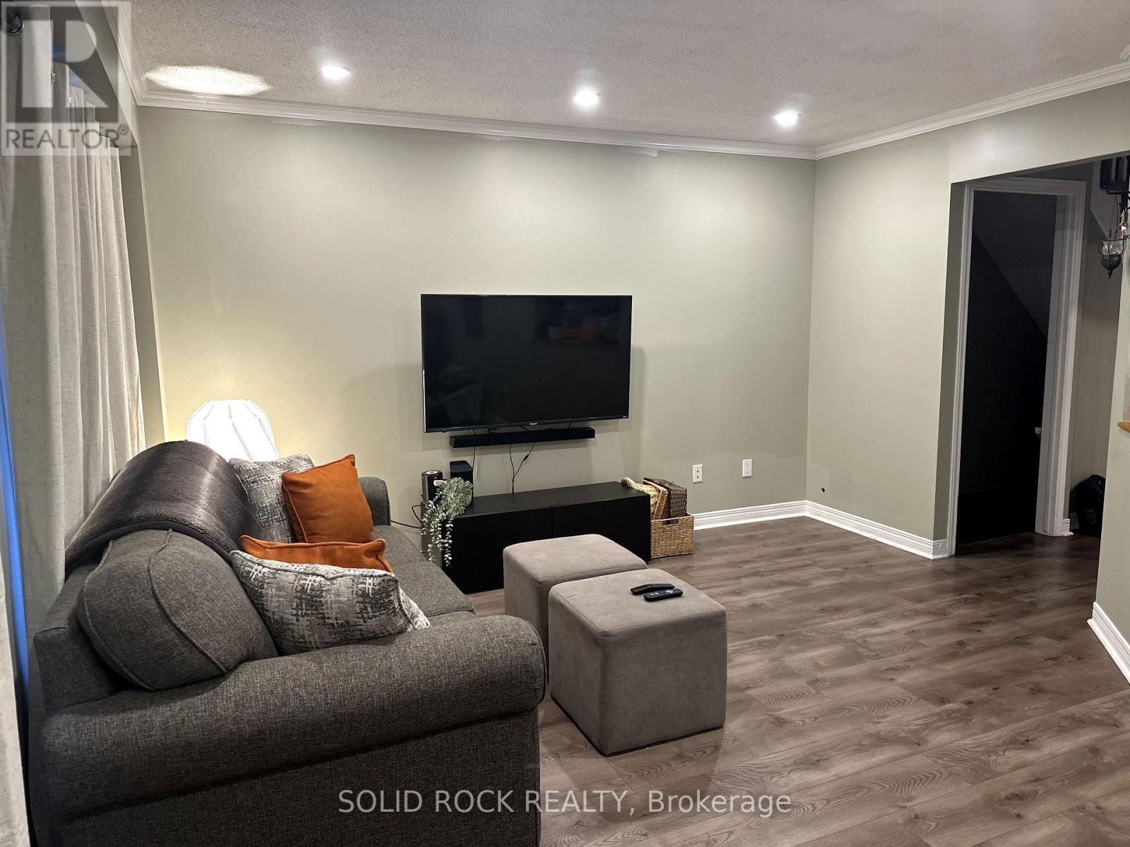 37 GRENADIER WAY Image 8