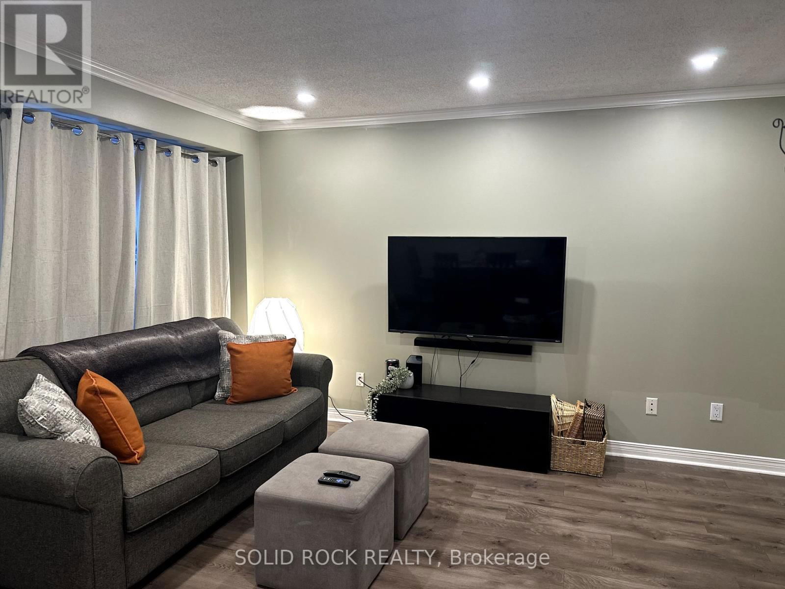 37 GRENADIER WAY Image 9