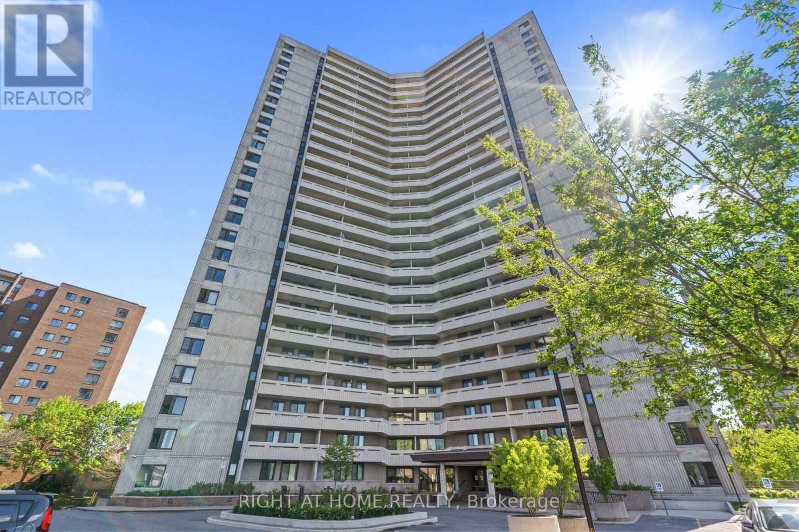 1102 - 1171 AMBLESIDE DRIVE Image 1