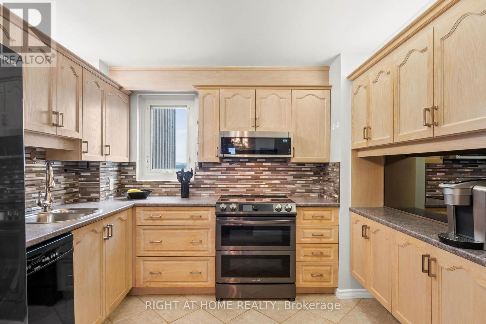 1102 - 1171 AMBLESIDE DRIVE Image 10