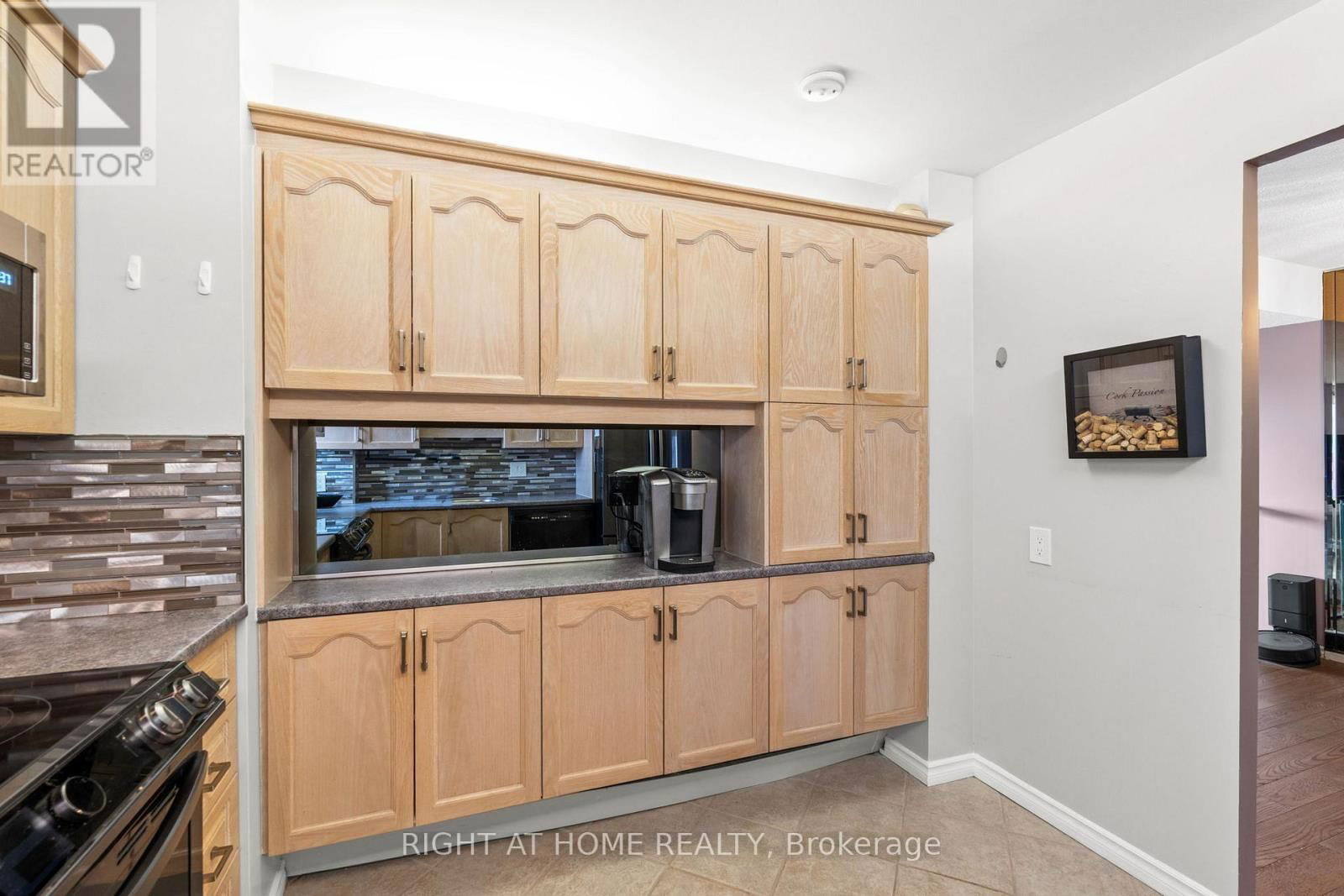 1102 - 1171 AMBLESIDE DRIVE Image 12