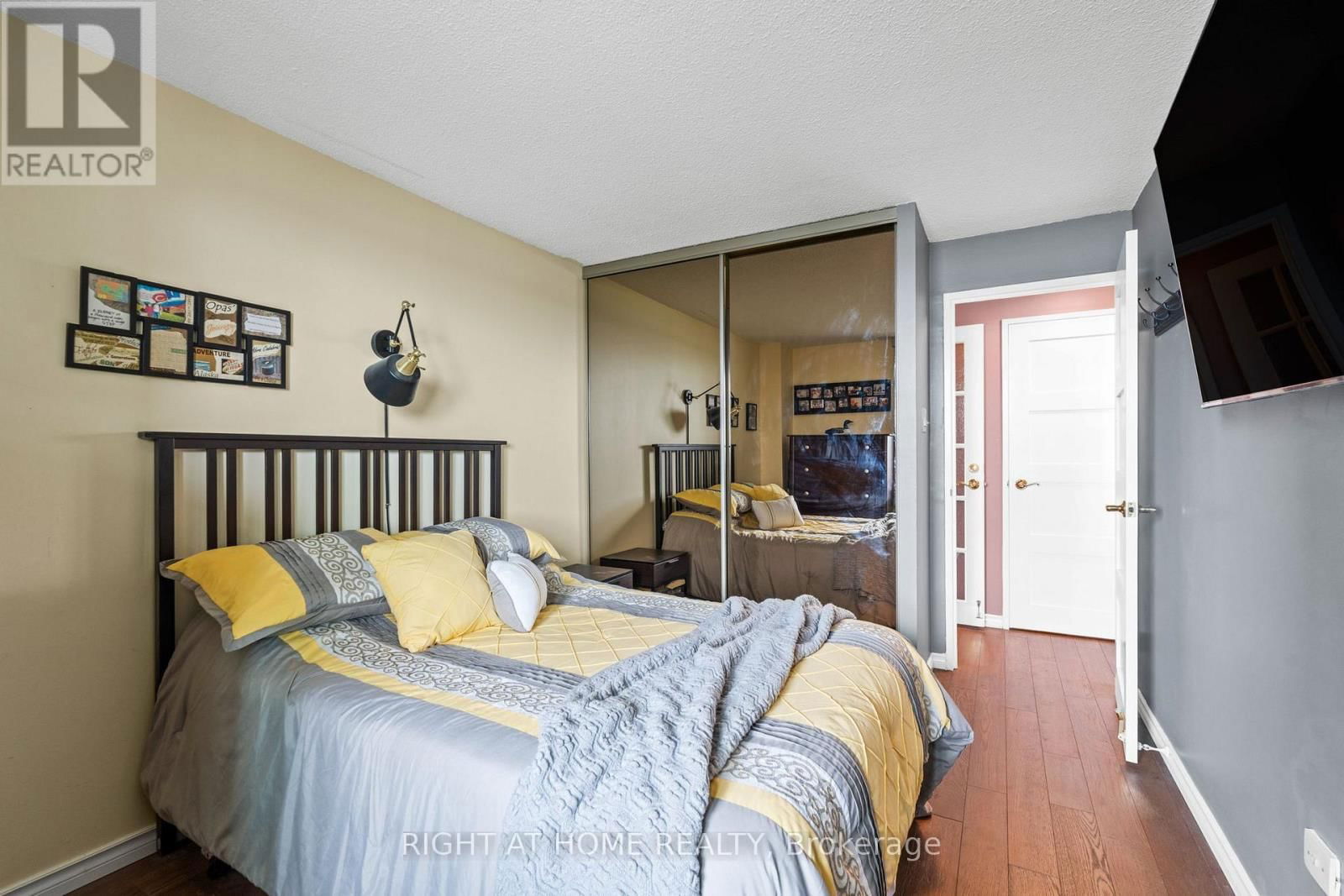 1102 - 1171 AMBLESIDE DRIVE Image 24