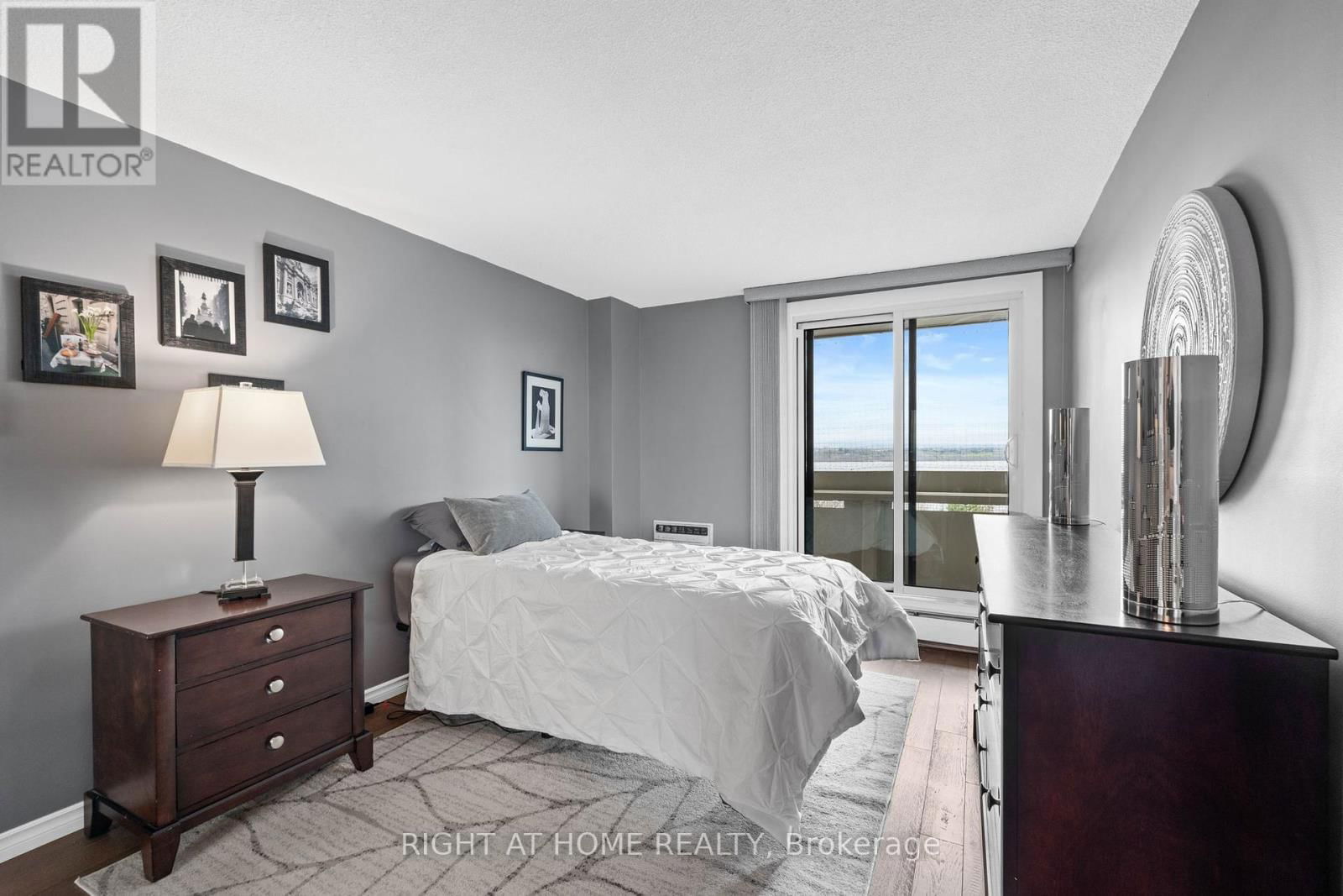 1102 - 1171 AMBLESIDE DRIVE Image 25