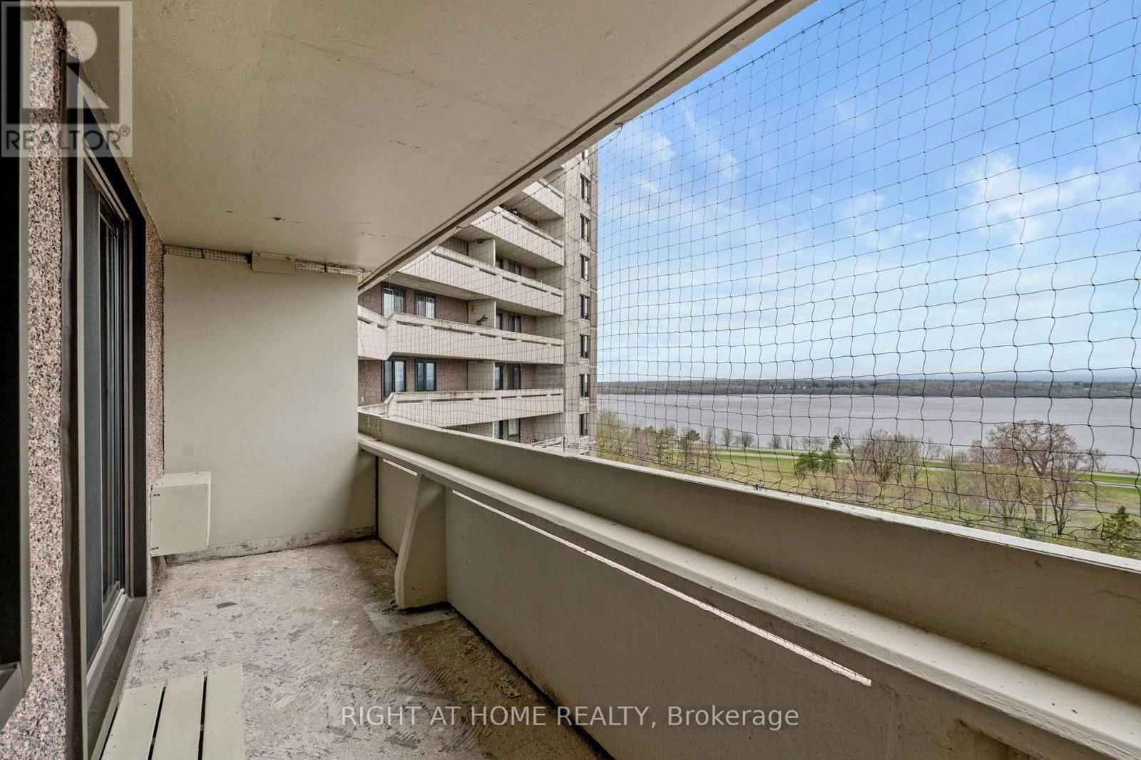1102 - 1171 AMBLESIDE DRIVE Image 27