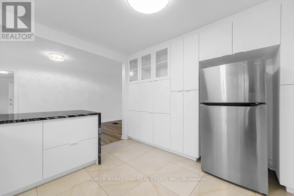 17 ROTHWELL DRIVE Image 10