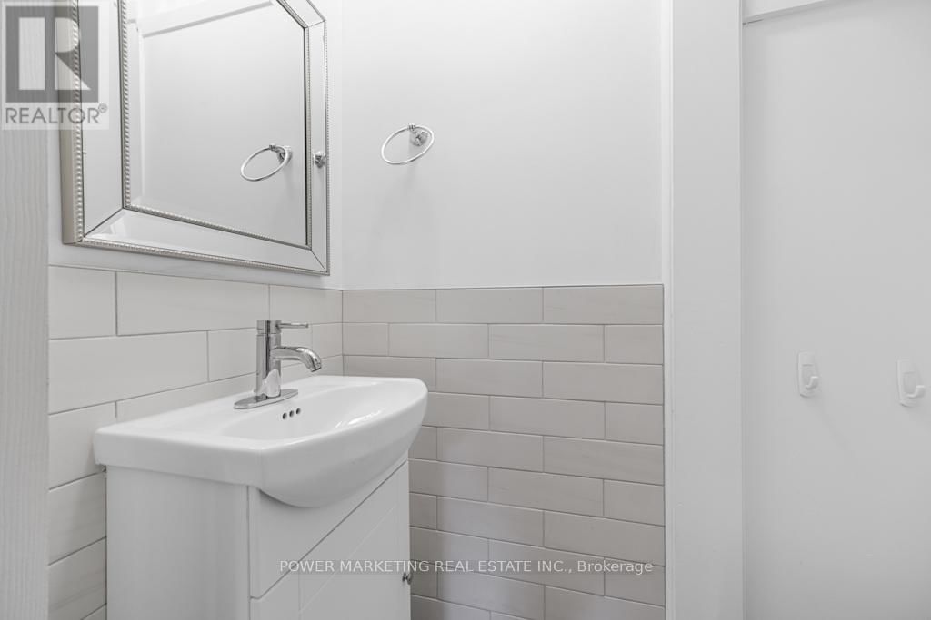 17 ROTHWELL DRIVE Image 23