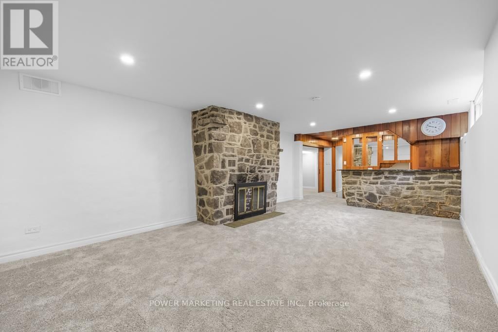 17 ROTHWELL DRIVE Image 31